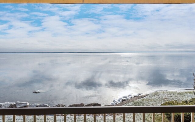 Modern Luxury Furnished, Surrounding St-Lawrence River View, Tranquil