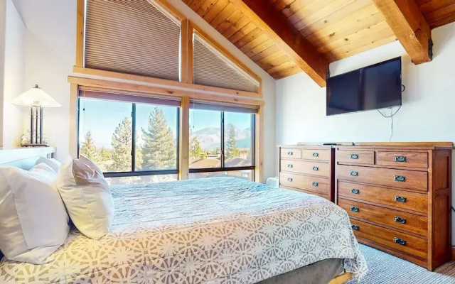 Val DIsere 10 5-Star Luxury with Game room and Gorgeous Mountain Views, Walk to The Village. by RedAwning