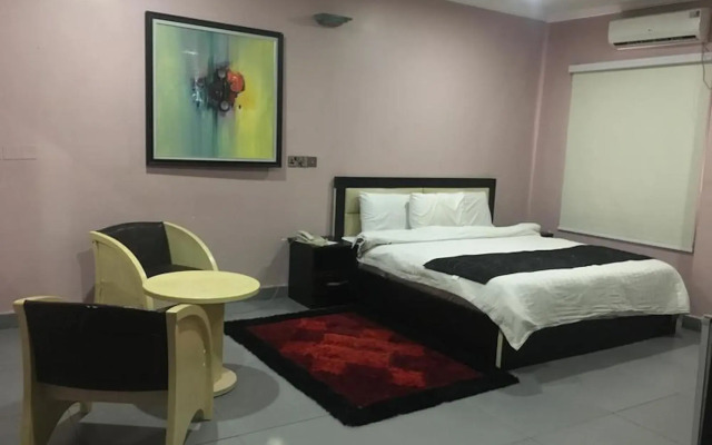 L'avalon Hotel and Suites
