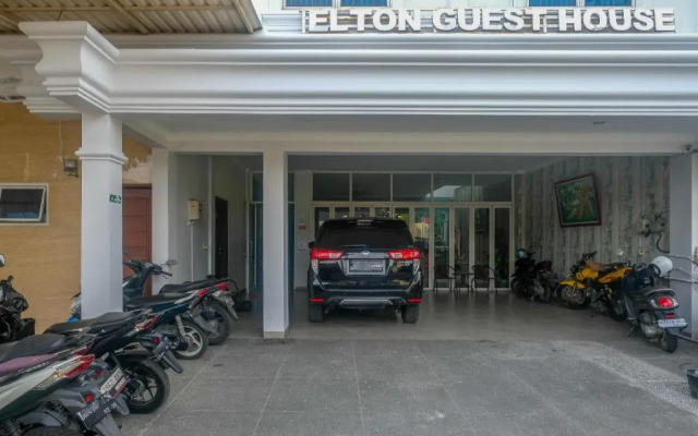 RedDoorz near Hermes Place Polonia Medan