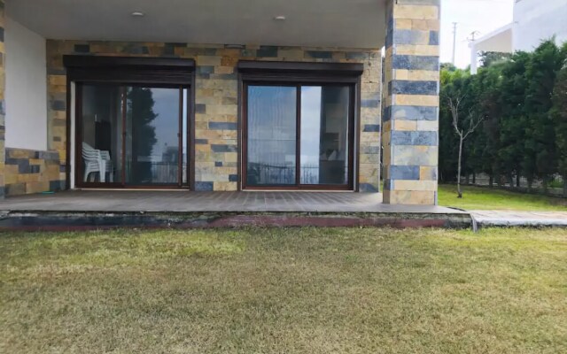 Villa 3 bedroom with Beach in Gundogan