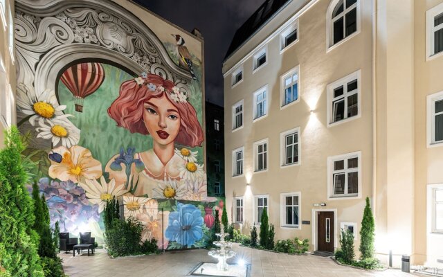 Secret Garden Apartment by Renters