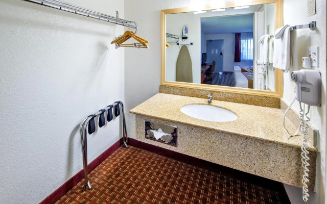 Quality Inn & Suites Lake Havasu City