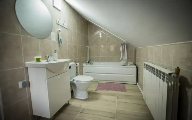 Stunning 5 Bed House in Campulung Moldovenesc