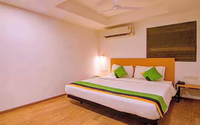 Treebo Trend Apple Tree Express