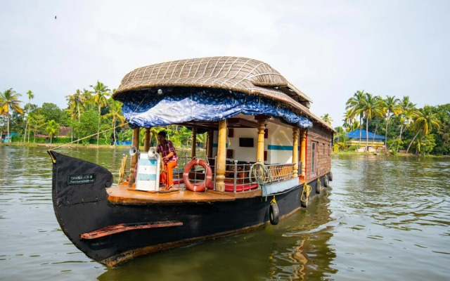 Oyo 22044 Sree Vinayaka Houseboat 1 Bhk