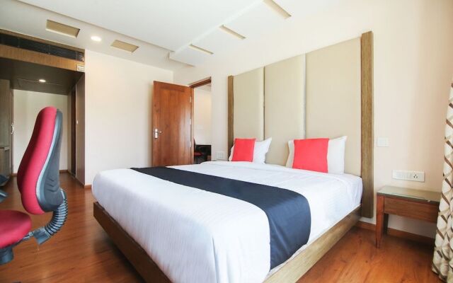 Capital O 30441 Hotel Durgada Siri