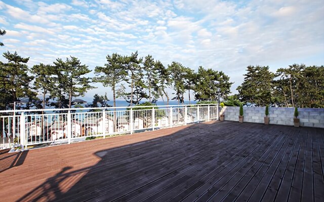 Yeosu Sea Side Pines Pension