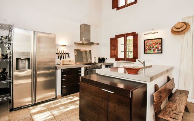 Luxurious Mansion in Montuïri With Sauna