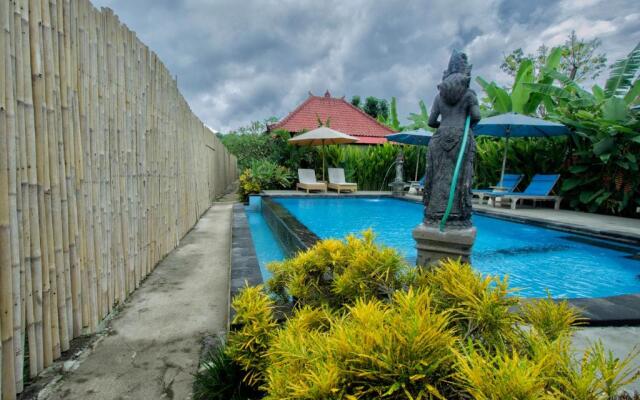Amora Hut's