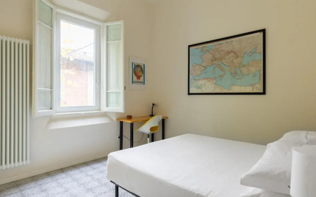 Alberti 12 - Appartamento Vittorio con Balcone