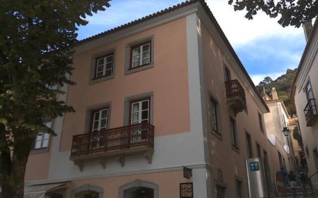 Door 12, Sintra Guest House