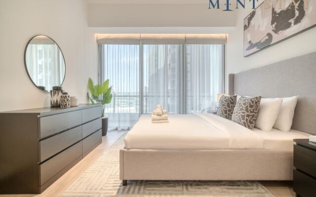 Exclusive 2BR Apt With Superb Balcony Marina Views