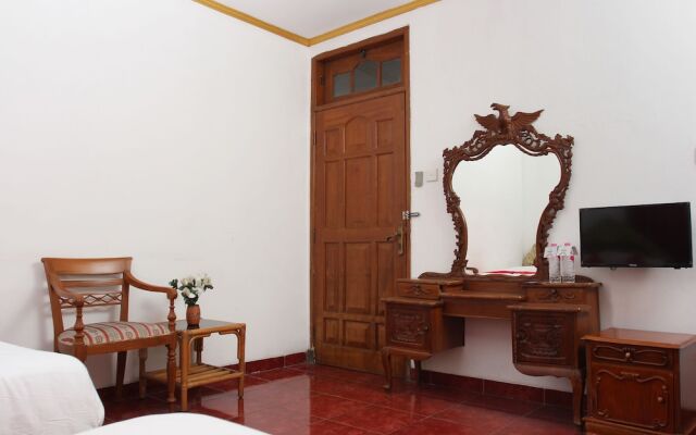 OYO 392 Hotel Mawar Saron