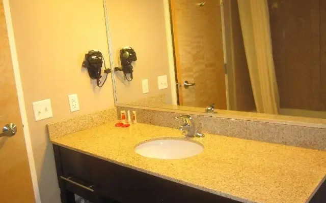 Red Carpet Inn And Suites Monmouth Jtc