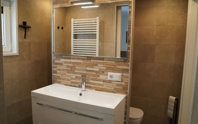 Lovely Bungalow in Hoenderloo With Fireplace
