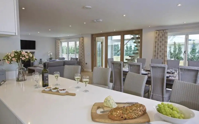 3 The Drive, Hillfield Village