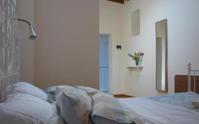 Dolphin Guest House and Studios