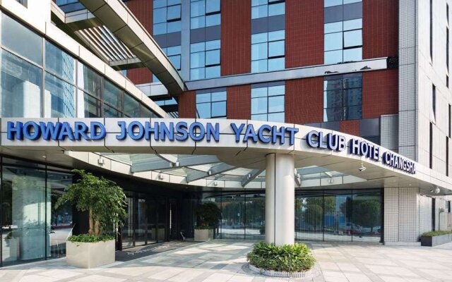 Howard Johnson Yacht Club Hotel