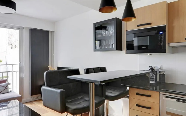Modern Brunel Classic 1 Bed Apt With Balcony in Paris