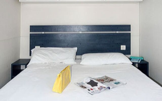 Residence Village (CLL240)