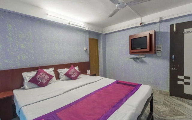 Om Regency By OYO Rooms