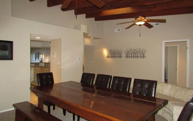 032 - Lakefront Village Escape