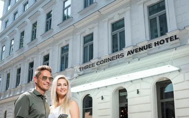 Three Corners Avenue Hotel