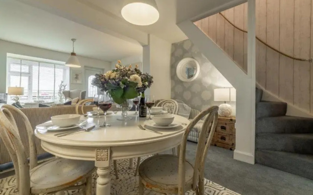 No33 Seagull Cottage