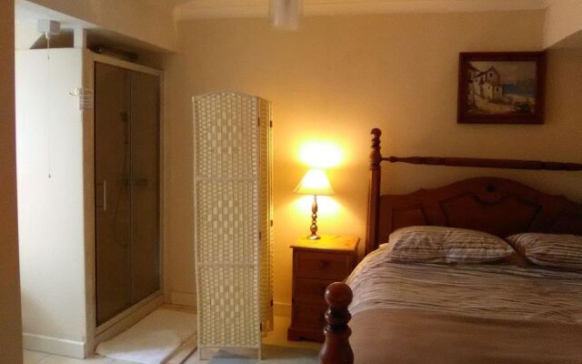 Anchor b & b