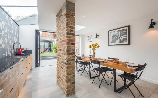 Beautiful Chiswick Home With Garden
