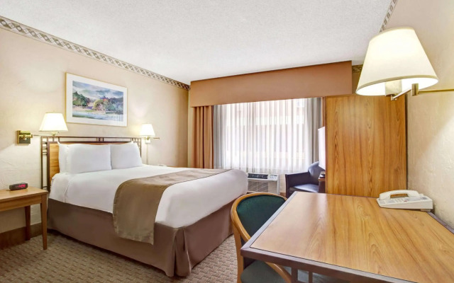 Travelodge by Wyndham Seattle By The Space Needle
