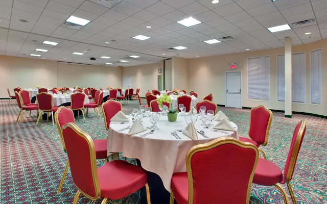 Holiday Inn Montreal Longueuil by IHG
