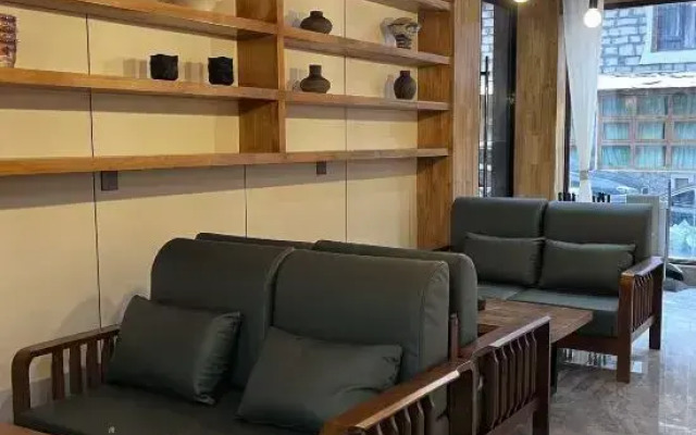 VALATOMS Van Latu Hotel (Siguniang Mountain Scenic Area Second Branch)
