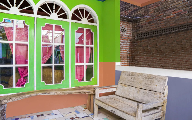 SPOT ON 1762 Gandrung Payungan Family InnNearStasiun Banyuwangi Kota