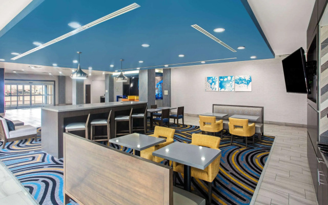 La Quinta Inn & Suites by Wyndham Ponca City