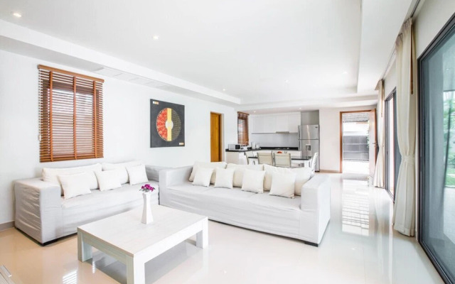 Spacious three-bedroom Pool Villa in Cherngtalay