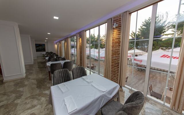 Esal Hotel