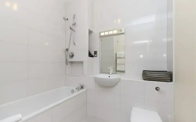 The Spitalfields Beauty - Bright 2bdr Flat