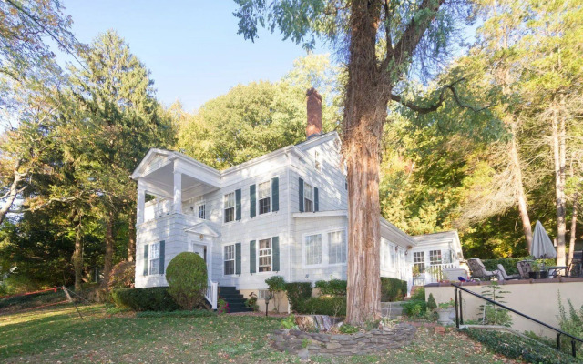 The Harbor Rose Bed & Breakfast