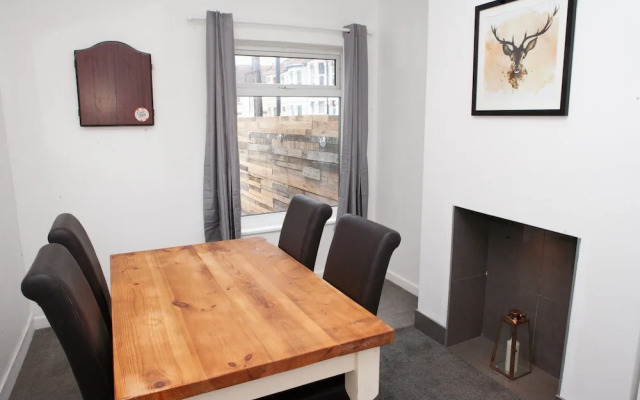 Spacious 2 Bedroom Property in Bristol