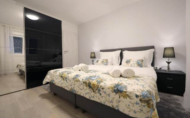 Luxury Majpruz Suites I