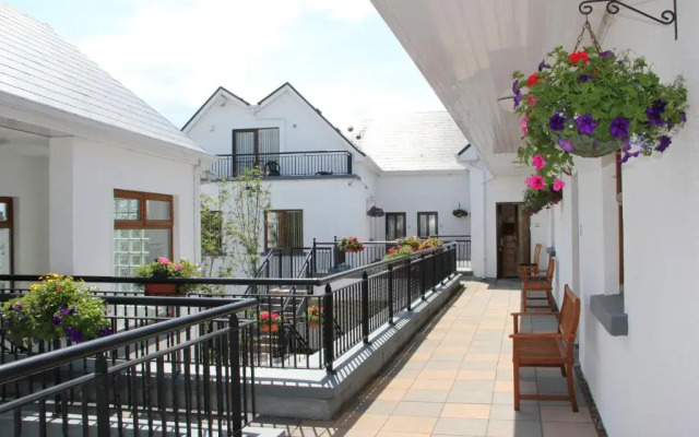 Donegan Court Aparthotel