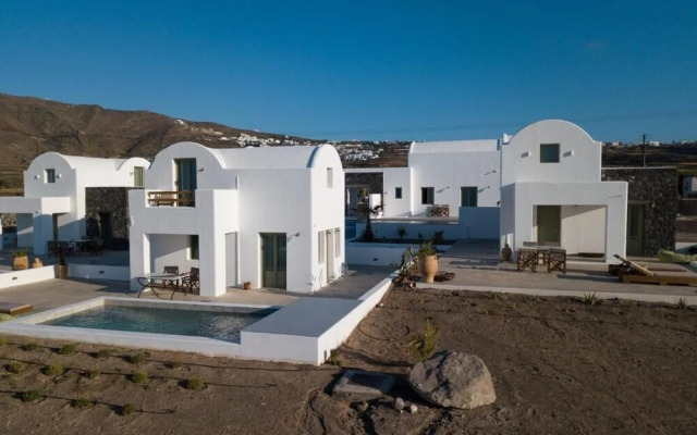 Oia Kissiri - private pool Villas