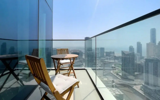 Stylish 2BR with Marina Views