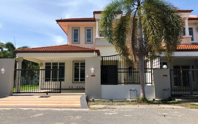 OYO 90342 Sena Home Homestay #828