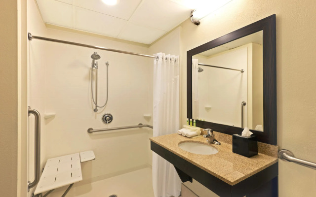 Holiday Inn Express Hotel & Suites Colby