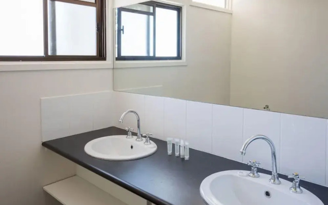 Tasman Holiday Parks-Cairns Cool Waters