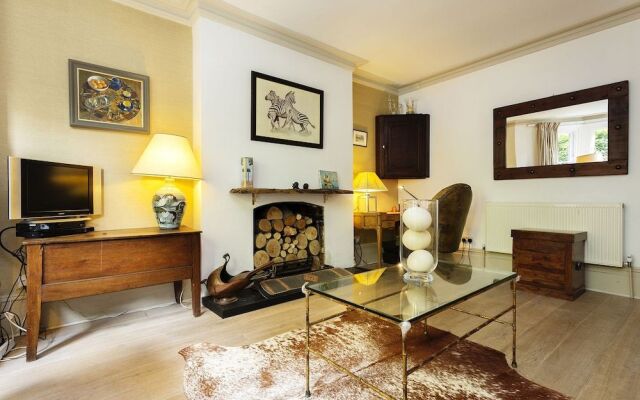 Albert Bridge Apartment