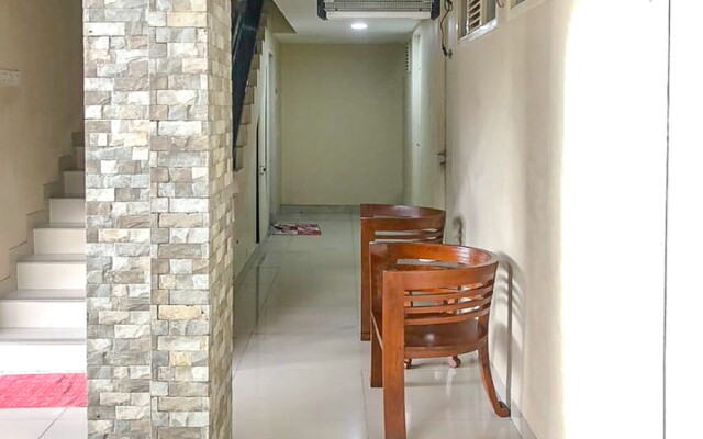 RedDoorz Syariah near Graha Pena